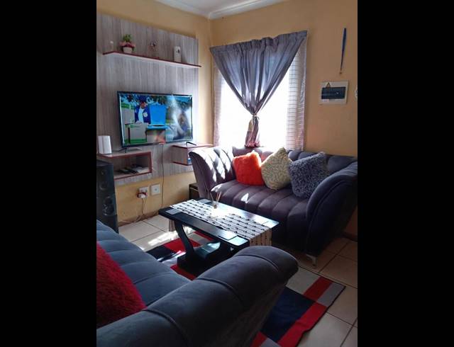 2 BEDROOM HOUSE FOR SALE IN LENASIA SOUTH